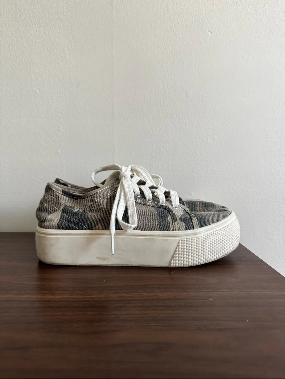 American Eagle Canvas Platform Sneakers in Green Camo - Women's